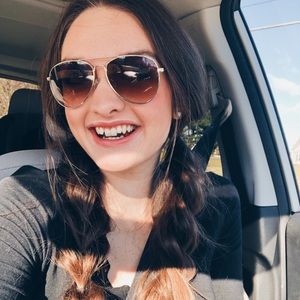 Meet your Posher, Ainsley